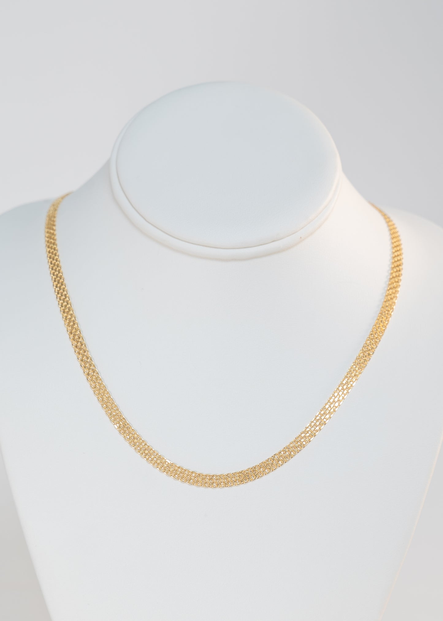 Necklace wide interlocking 18 K Gold